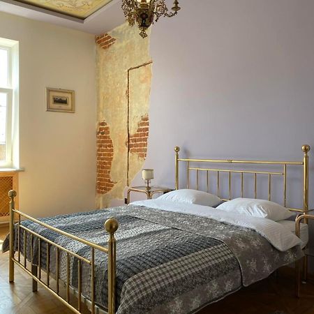 3 Bedrooms Apartment On Nasypna 3 Lviv Exterior photo