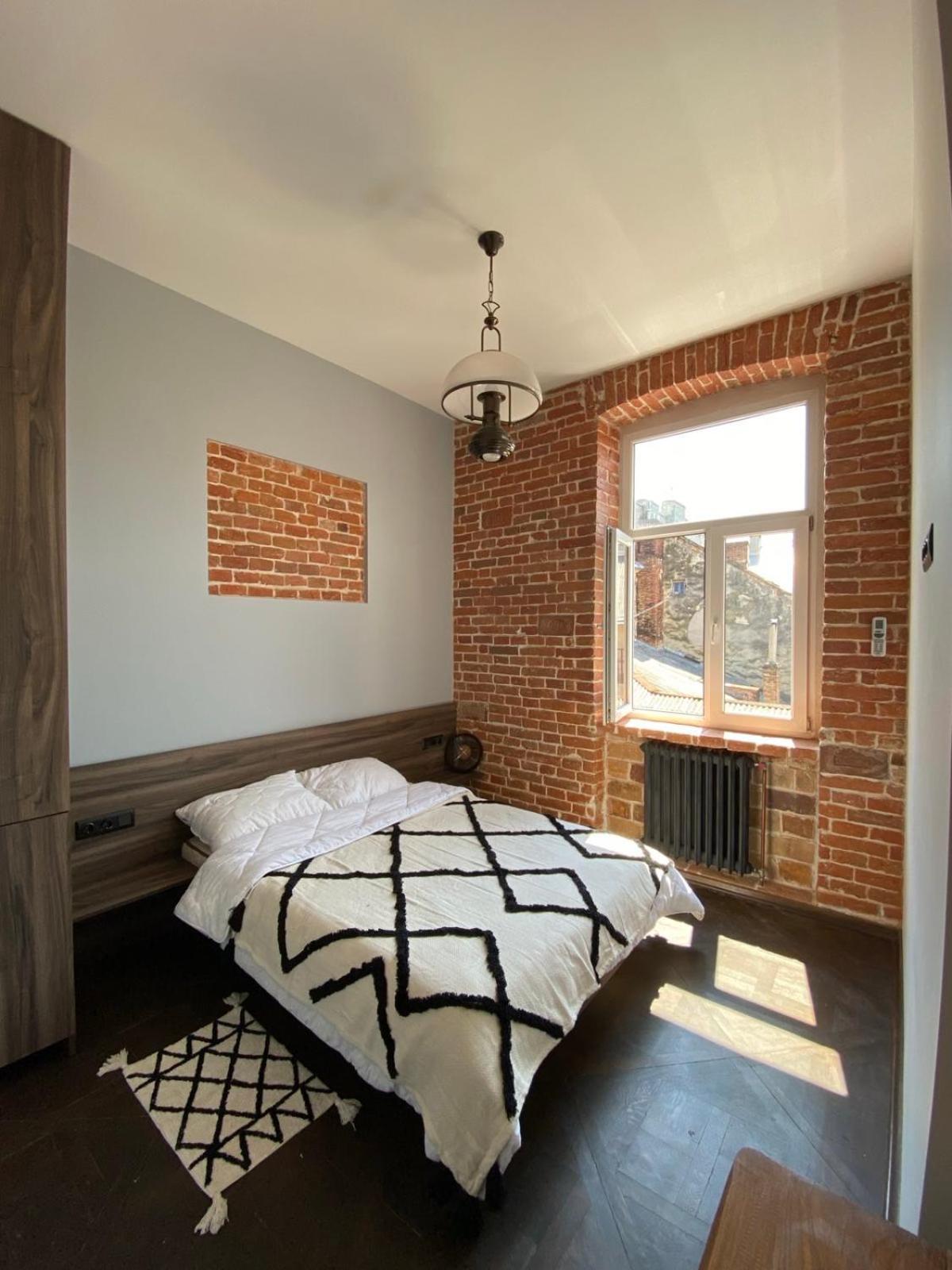 3 Bedrooms Apartment On Nasypna 3 Lviv Exterior photo